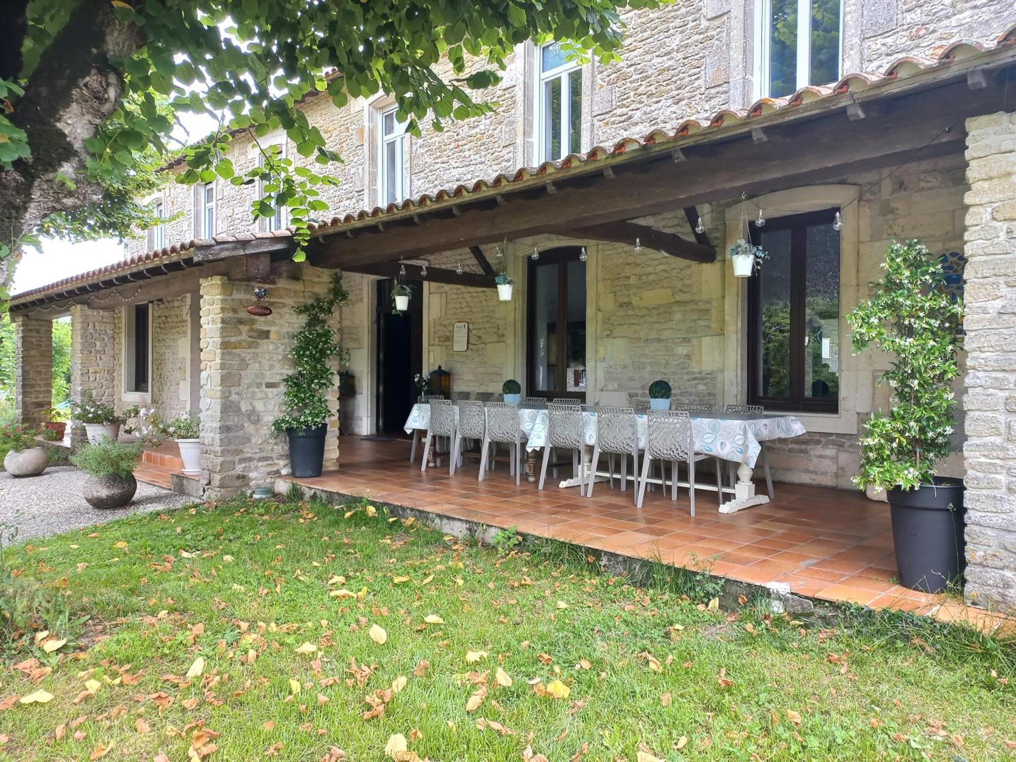 Domaine De Fontsauzine - Gites Et Chambre D'Hotes Genouille  Buitenkant foto